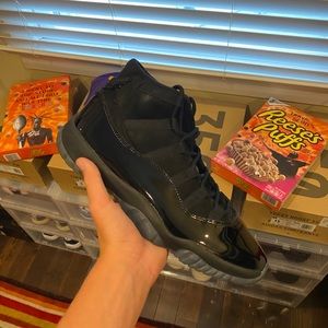 Size 11 Cap and gown jordan 11